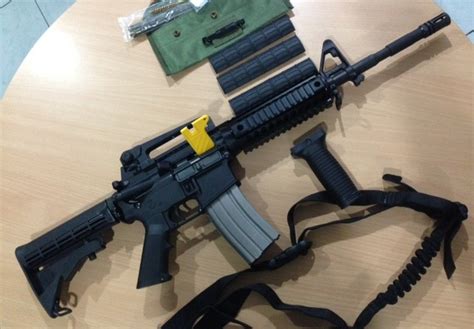 Samar soldiers get R4 assault firearms, replacing M16 rifles.